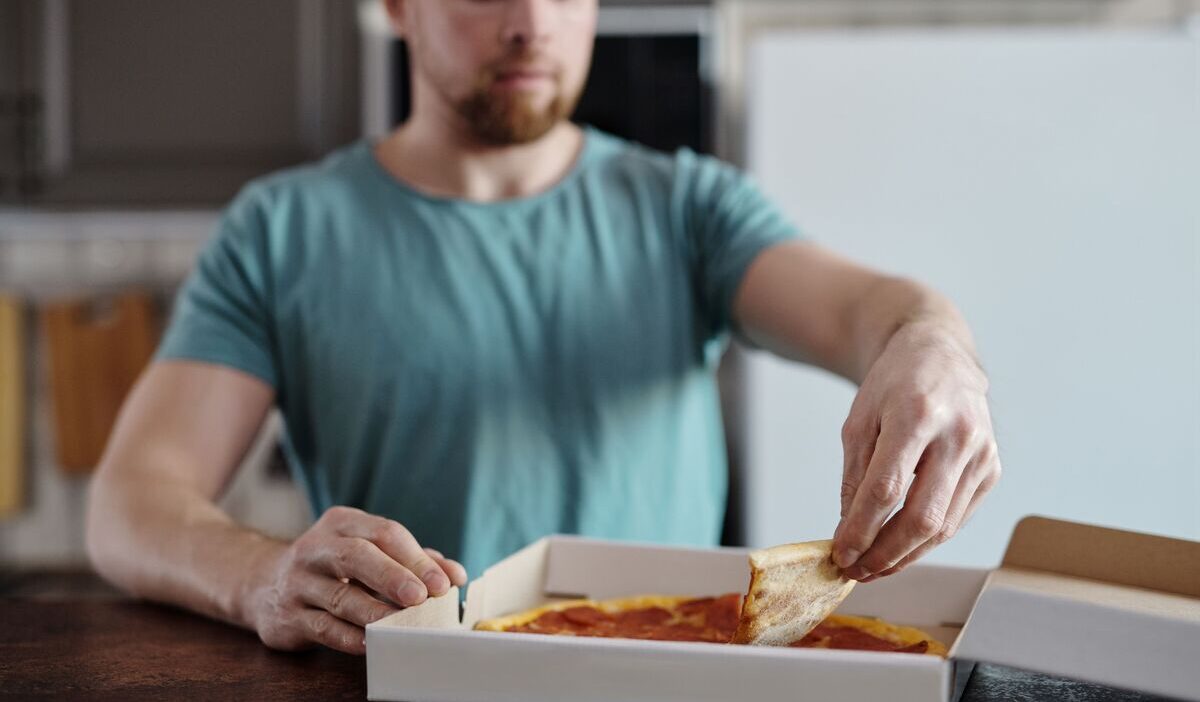 how-long-does-pizza-last-in-the-fridge