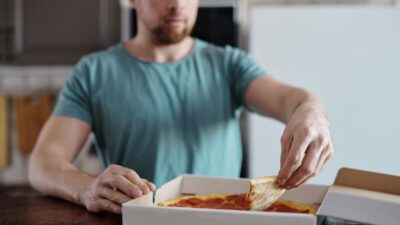 how-long-does-pizza-last-in-the-fridge