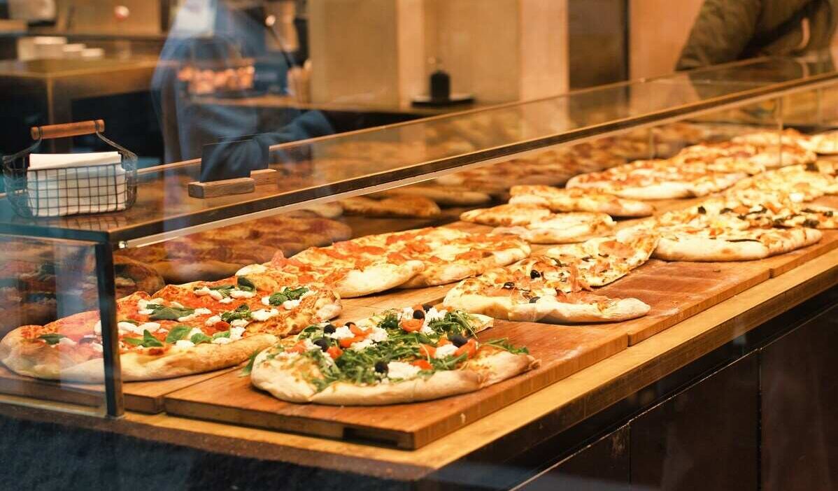 how long can pizza last in the fridge