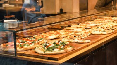 how long can pizza last in the fridge