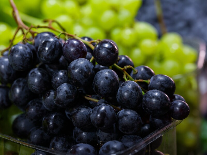how long do grapes last in the fridge