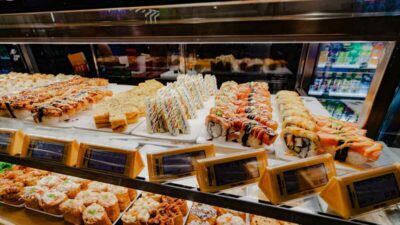 how long does sushi last in the fridge