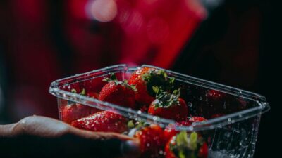 how long do strawberries last in the fridge